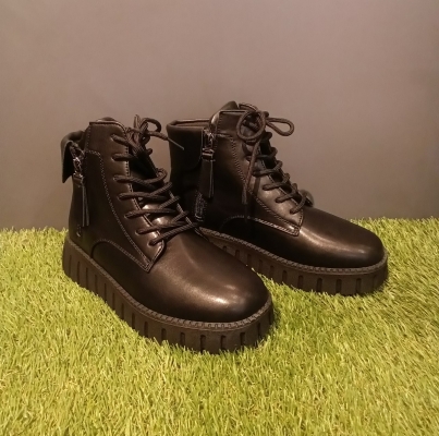 ブーツ① ¥4,990+税