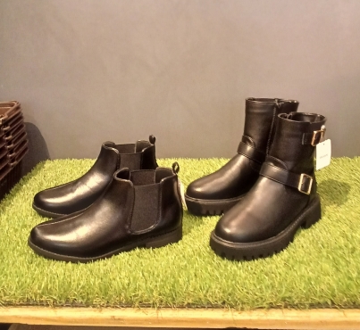 左から①￥3,990+tax　②￥4,390+tax